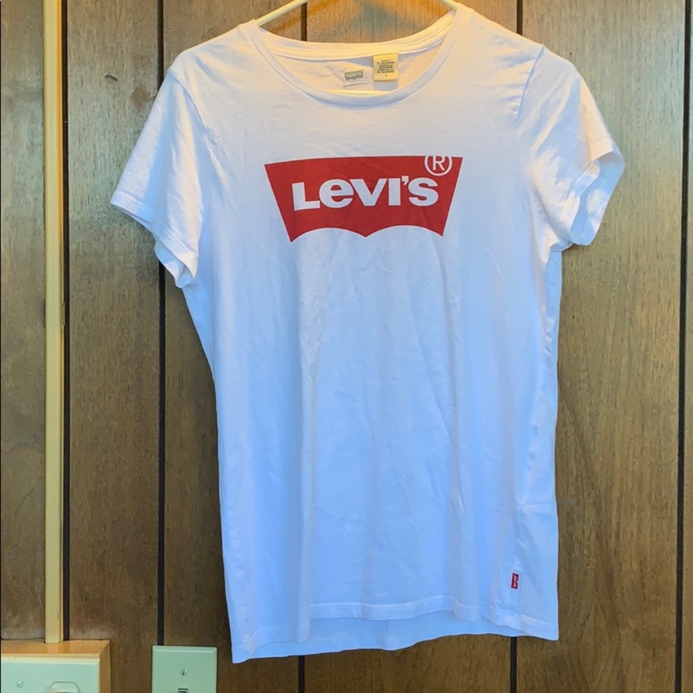 Levi’s graphic tee